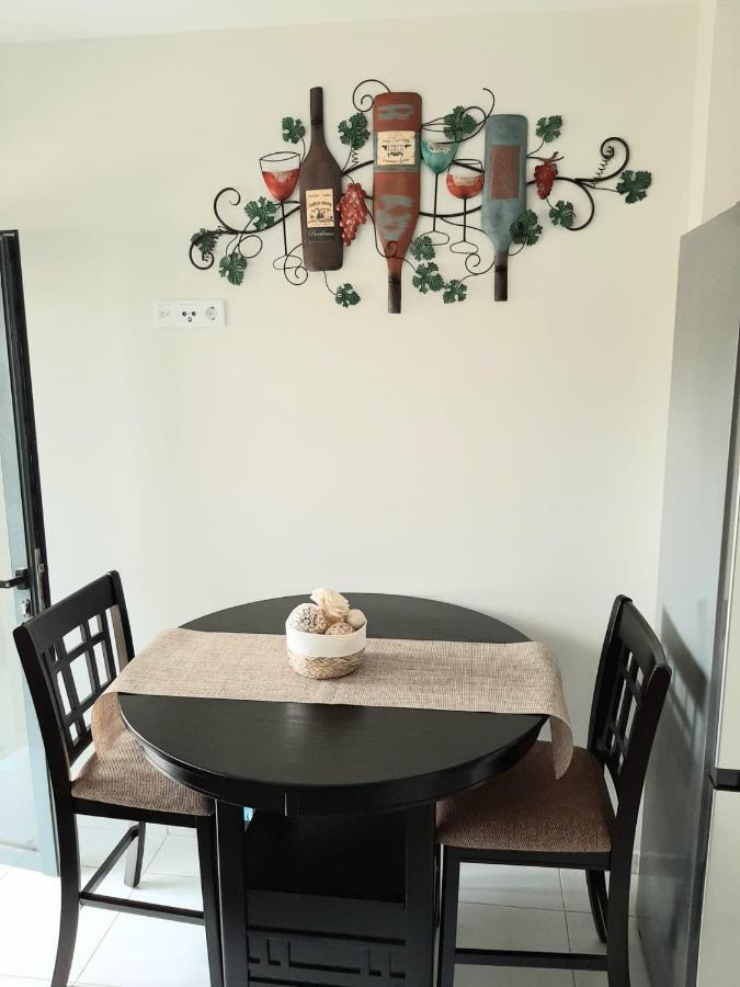 Apartment With Pool In מינדלו מראה חיצוני תמונה